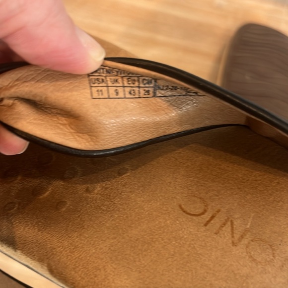 Vionic size 11 women’s. - Picture 3 of 3